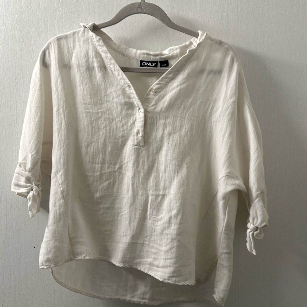 ONLY white shirt
